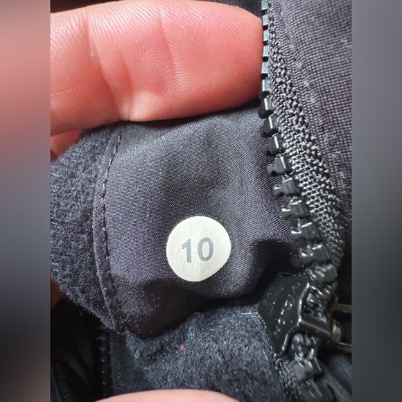 Lululemon Apres Jacket - Picture 6 of 11